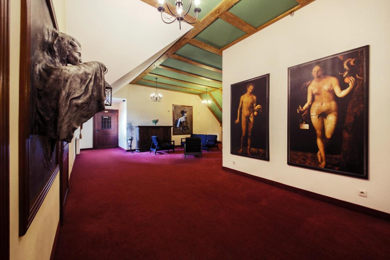 Hotel Kasztel Rzezawa Bagian luar foto