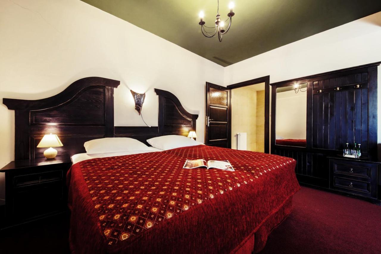 Hotel Kasztel Rzezawa Bagian luar foto