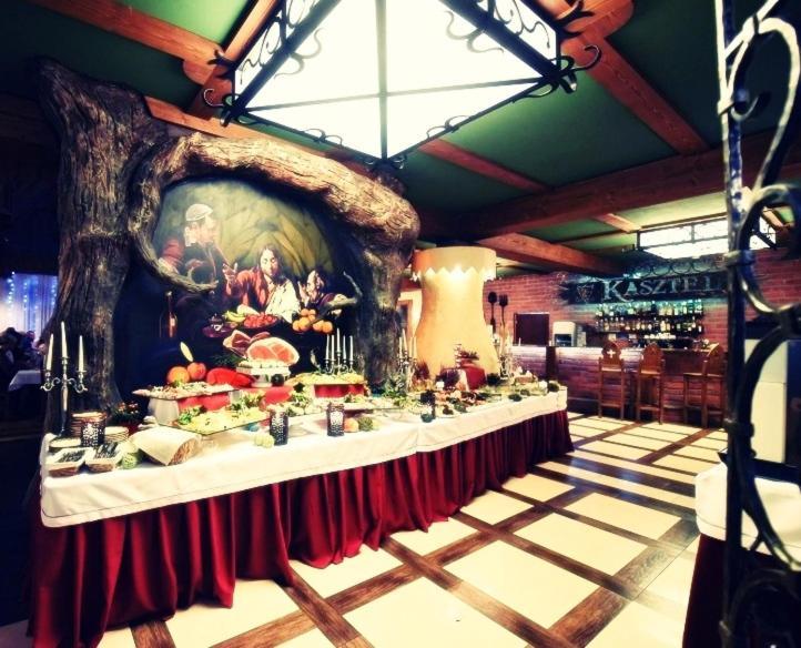 Hotel Kasztel Rzezawa Bagian luar foto