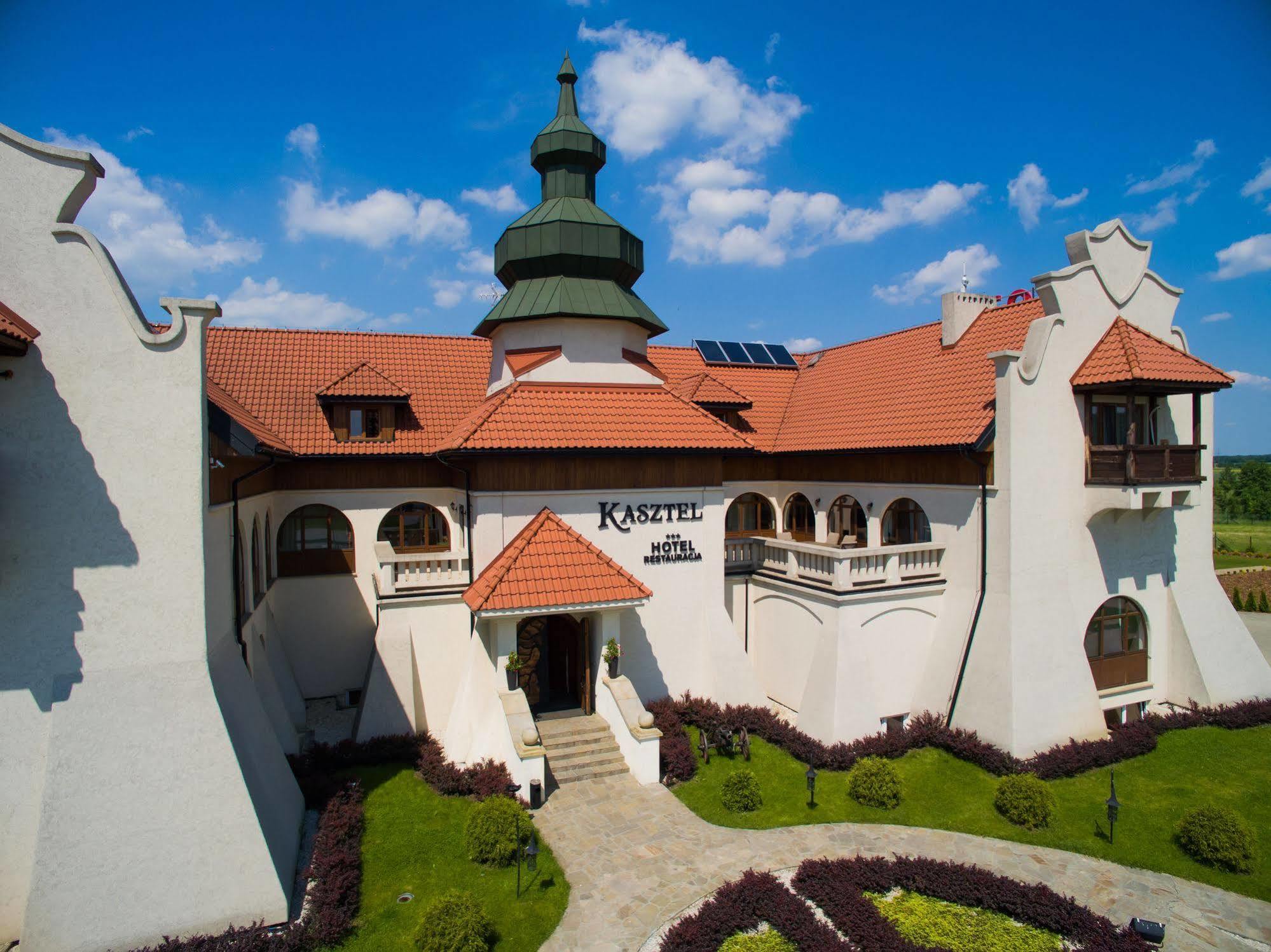 Hotel Kasztel Rzezawa Bagian luar foto