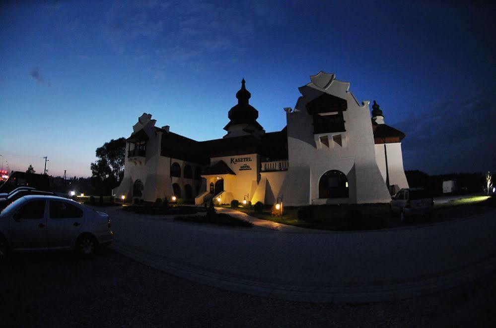 Hotel Kasztel Rzezawa Bagian luar foto